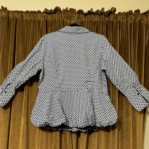 Black and white buttons blouse - Picture 2 of 3